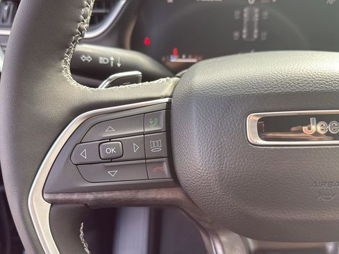 New 2025 Jeep Grand Cherokee Limited w/ Luxury Tech Group II image 14