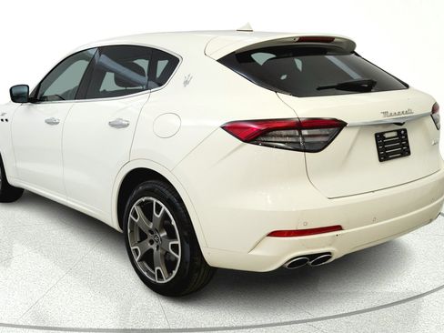 Used 2023 Maserati Levante GT AWD/4WD image 5