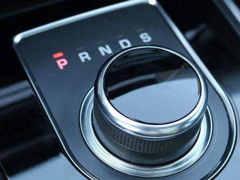 Used 2020 Jaguar F-PACE Premium image 11