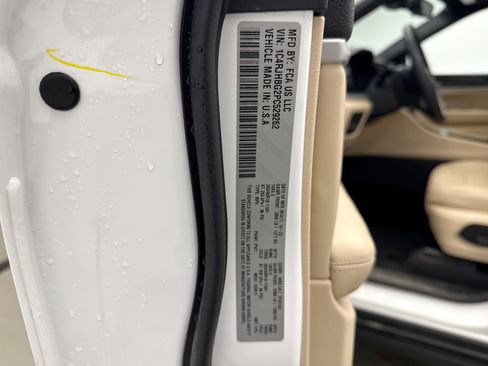 Used 2023 Jeep Grand Cherokee Limited image 11