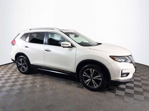 Used 2017 Nissan Rogue SL w/ SL Premium Package image 3