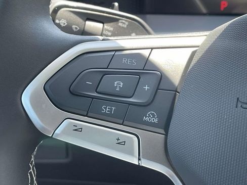 New 2026 Volkswagen Tiguan SE FWD image 23