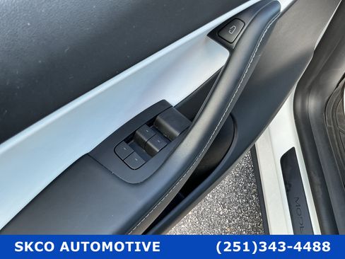 Used 2022 Tesla Model Y Performance AWD/4WD image 22