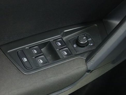 Used 2019 Volkswagen Tiguan S image 28