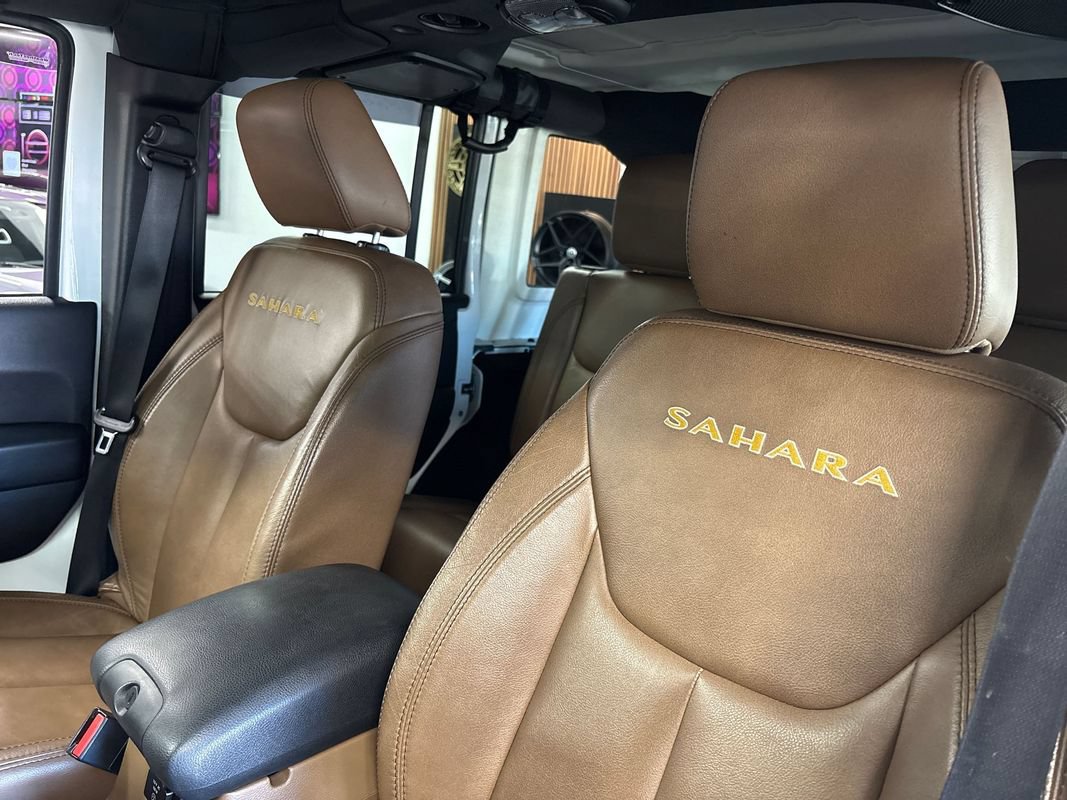 Used 2015 Jeep Wrangler Unlimited Sahara w/ Connectivity Group AWD/4WD image 36