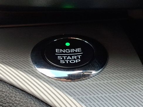 Used 2020 Ford Explorer XLT image 23