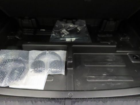 Used 2024 GMC Yukon XL Denali w/ Advanced Technology Package image 45