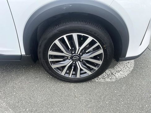 Certified 2024 Nissan Kicks SV image 11