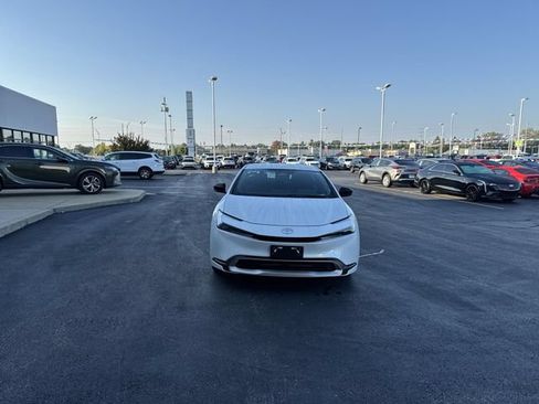 Used 2024 Toyota Prius Prime FWD image 7