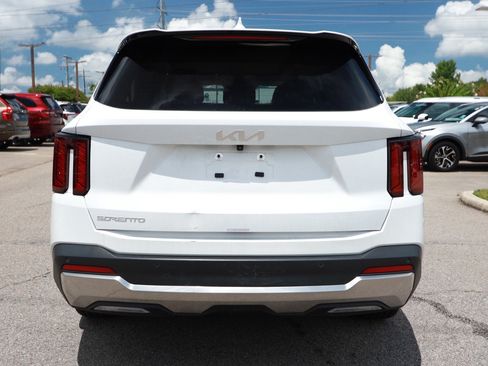 Used 2025 Kia Sorento S w/ Panoramic Sunroof Package FWD image 4