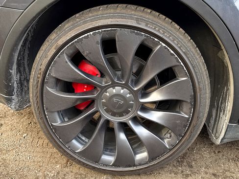 Used 2022 Tesla Model Y Performance image 15