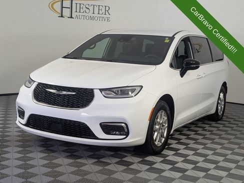 Used 2025 Chrysler Pacifica Select FWD image 4