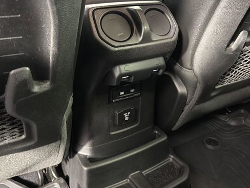 Used 2021 Jeep Wrangler Unlimited Rubicon w/ Dual Top Group AWD/4WD image 21