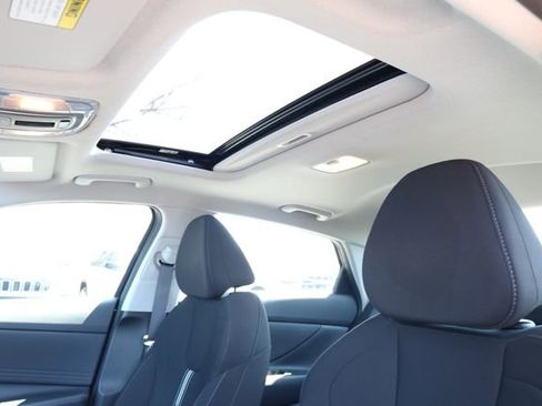 Used 2024 Hyundai Elantra SEL w/ Convenience Package image 22