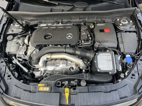 Used 2025 Mercedes-Benz GLB 250 image 36