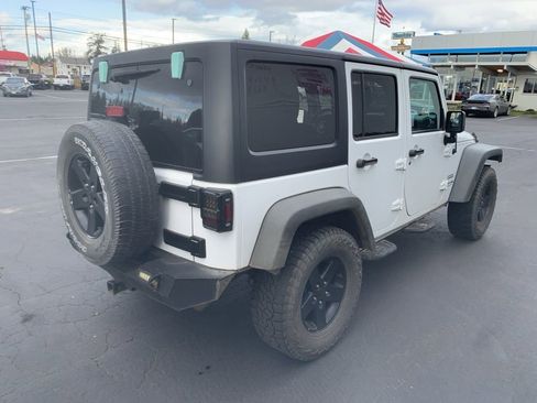 Used 2018 Jeep Wrangler Unlimited Sport S image 4