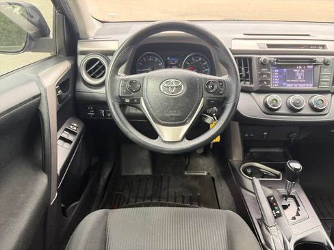 Used 2018 Toyota RAV4 LE FWD image 14