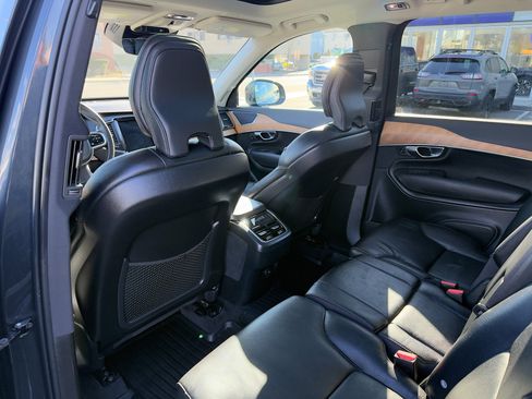 Certified 2022 Volvo XC90 T6 Momentum w/ Climate Package image 32
