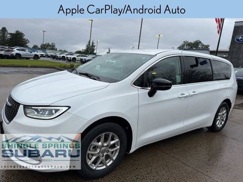Used 2024 Chrysler Pacifica Touring-L FWD image 8
