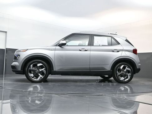 Certified 2025 Hyundai Venue SEL image 28