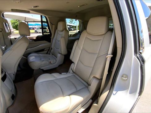 Used 2017 Cadillac Escalade Luxury AWD/4WD image 20