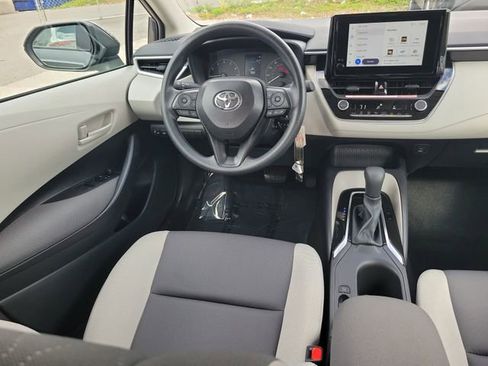 Used 2025 Toyota Corolla LE image 8