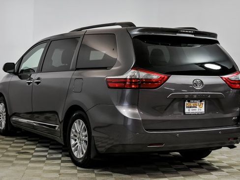 Used 2015 Toyota Sienna XLE Premium image 5