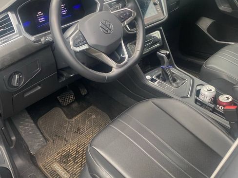Used 2024 Volkswagen Tiguan SE FWD image 5