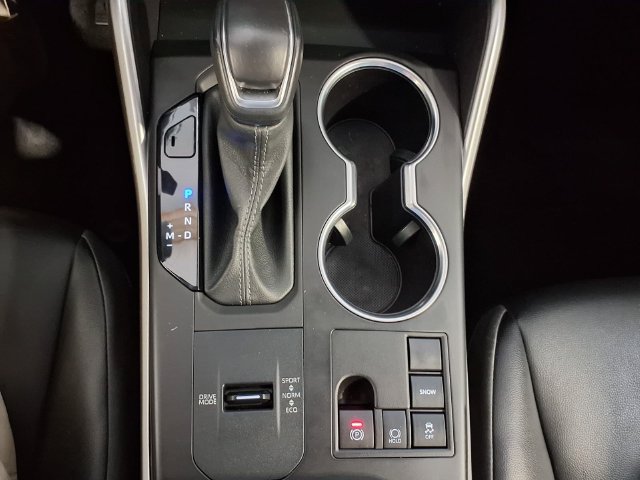 Used 2024 Toyota Highlander XLE FWD image 13