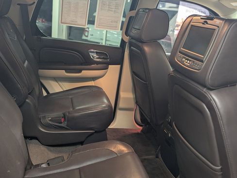 Used 2014 Cadillac Escalade Platinum image 21