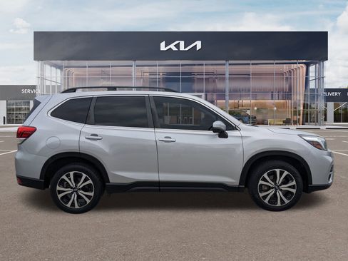 Used 2019 Subaru Forester Limited image 3