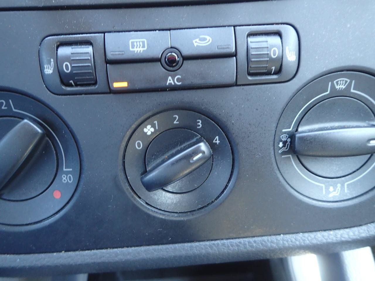 Used 2009 Volkswagen Jetta TDI FWD image 19