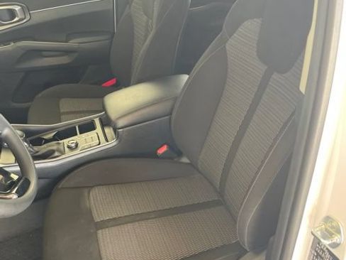 Used 2023 Kia Sorento LX FWD image 17