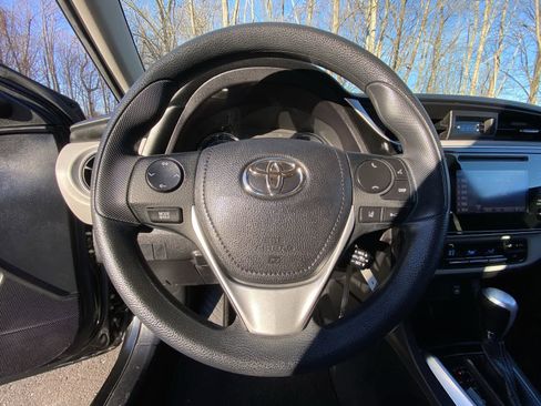Used 2018 Toyota Corolla LE image 31