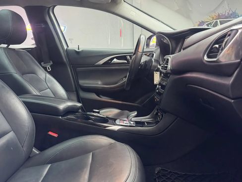 Used 2017 INFINITI QX30 Premium w/ Navigation Package FWD image 30