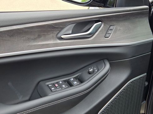 New 2025 Jeep Grand Cherokee Limited w/ Luxury Tech Group II image 23