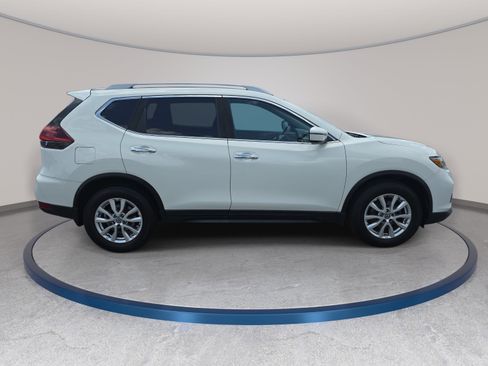 Used 2020 Nissan Rogue S w/ Special Edition Package FWD image 4