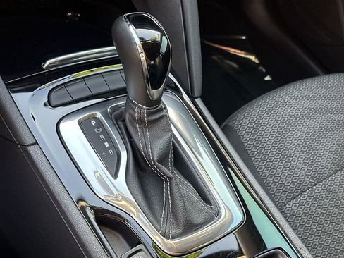 Used 2018 Buick Regal Preferred image 14