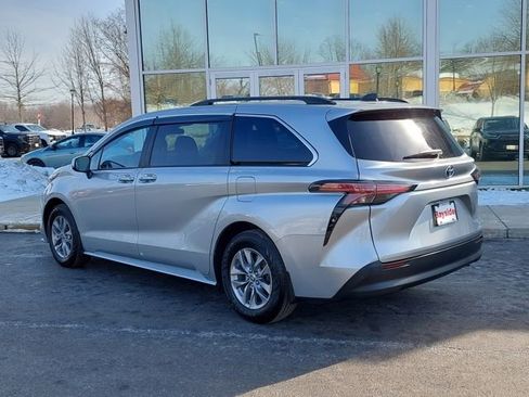 Used 2022 Toyota Sienna LE image 17