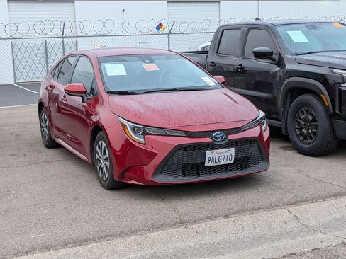 Used 2022 Toyota Corolla LE w/ Premium Interior Package image 2