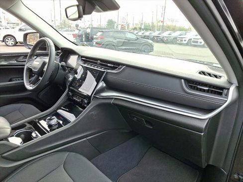 Certified 2023 Jeep Grand Cherokee Laredo image 11