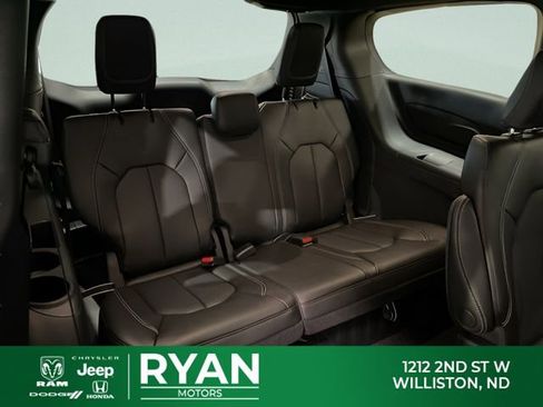New 2026 Chrysler Pacifica Select image 54