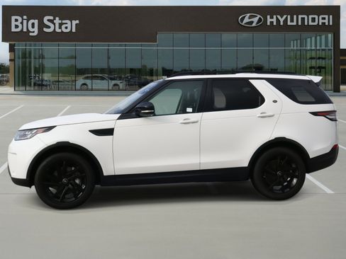 Used 2020 Land Rover Discovery SE image 2