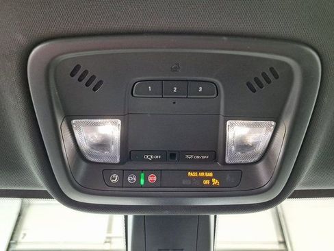 Used 2023 Chevrolet Traverse LT w/ Rear Camera Mirror Package AWD/4WD image 20
