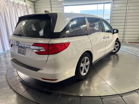 Used 2018 Honda Odyssey EX image 4