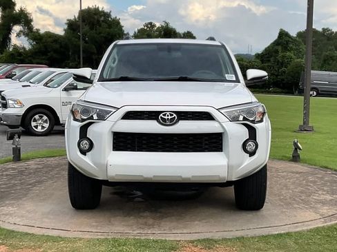 Used 2019 Toyota 4Runner SR5 Premium RWD image 2