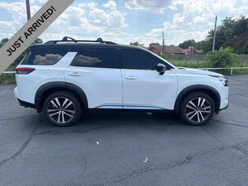 Certified 2025 Nissan Pathfinder Platinum AWD/4WD image 4