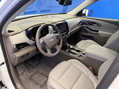 Used 2018 Chevrolet Traverse Premier w/ Driver Confidence II Package FWD image 12