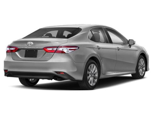Used 2019 Toyota Camry LE image 2