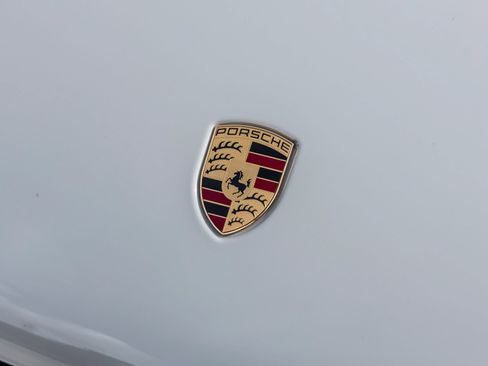 Certified 2025 Porsche Macan AWD/4WD image 17